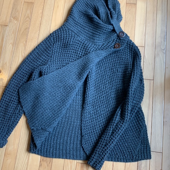 Cowl Neck Staccato sweater with button details - Picture 4 of 6